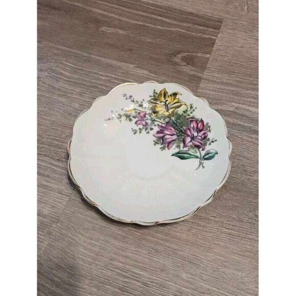 Victoria C‎ & E Bone China Saucer